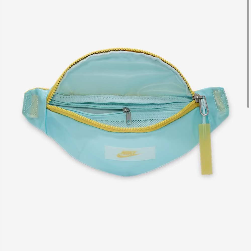 Nike Heritage belt bag NWT - Picture 2 of 7